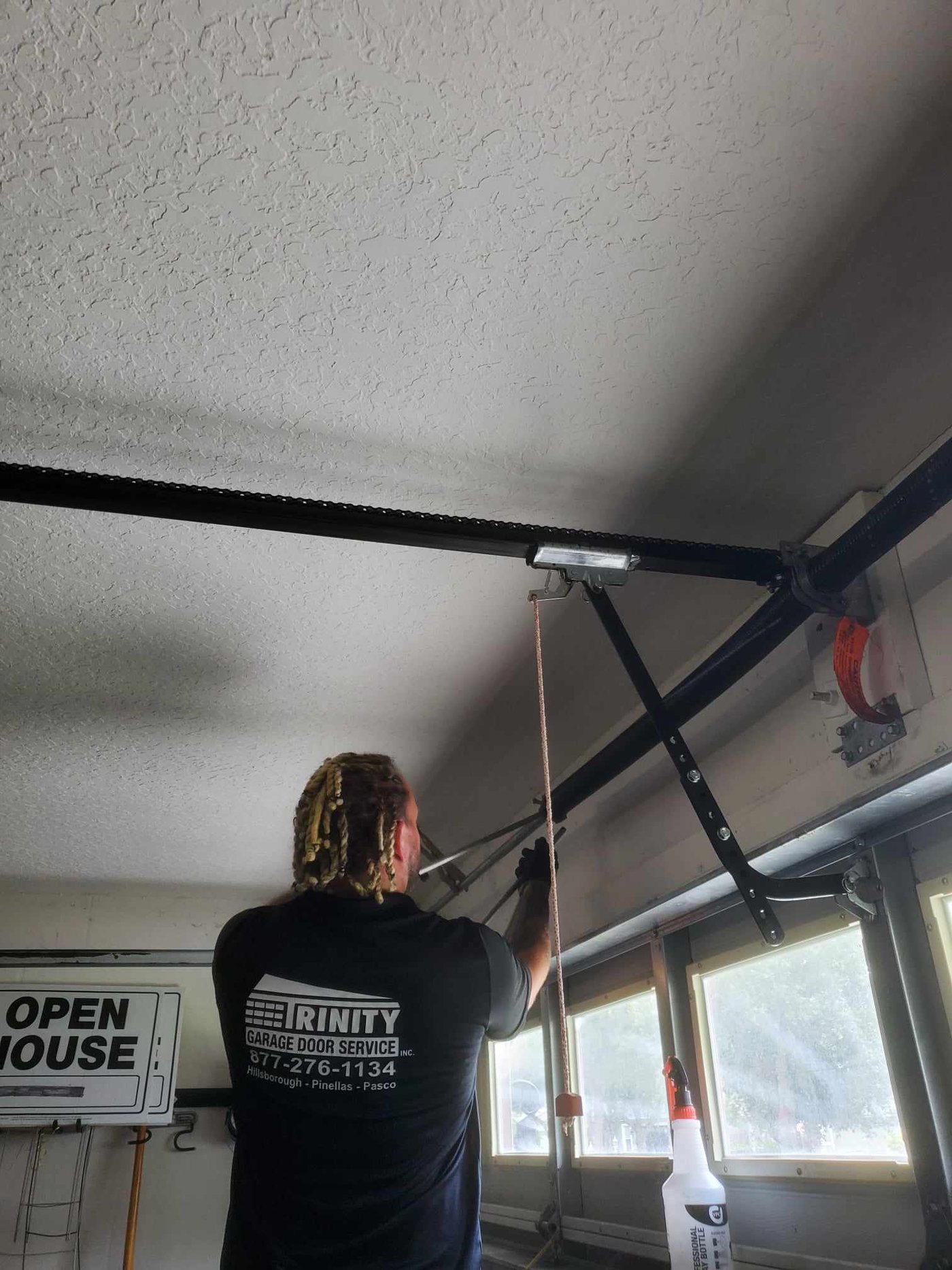 Trinity technician arriving at a Tampa Bay home